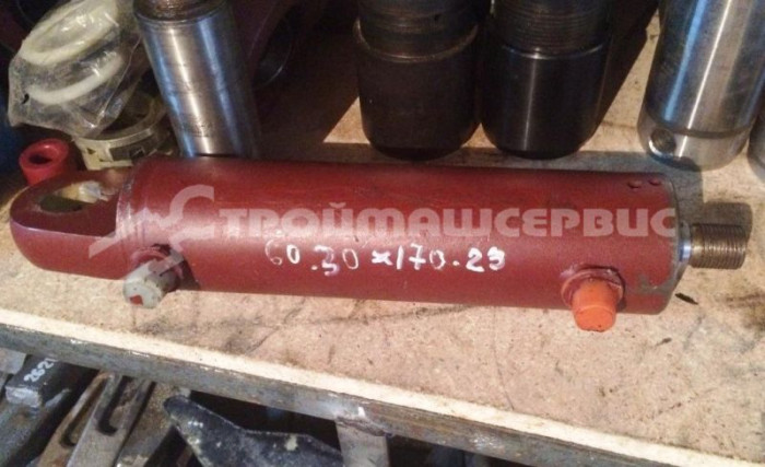 Гидроцилиндр 60.30.170.330.30 (ЭД405-00.50.100-03) поворота, резьба на штоке