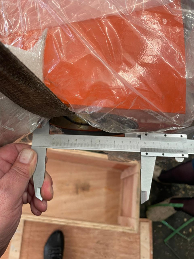 Цилиндр ковша 4440151 без трубок ZX600 ZX650