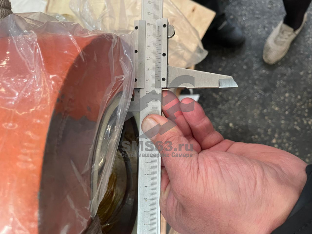 Цилиндр ковша 4440151 без трубок ZX600 ZX650