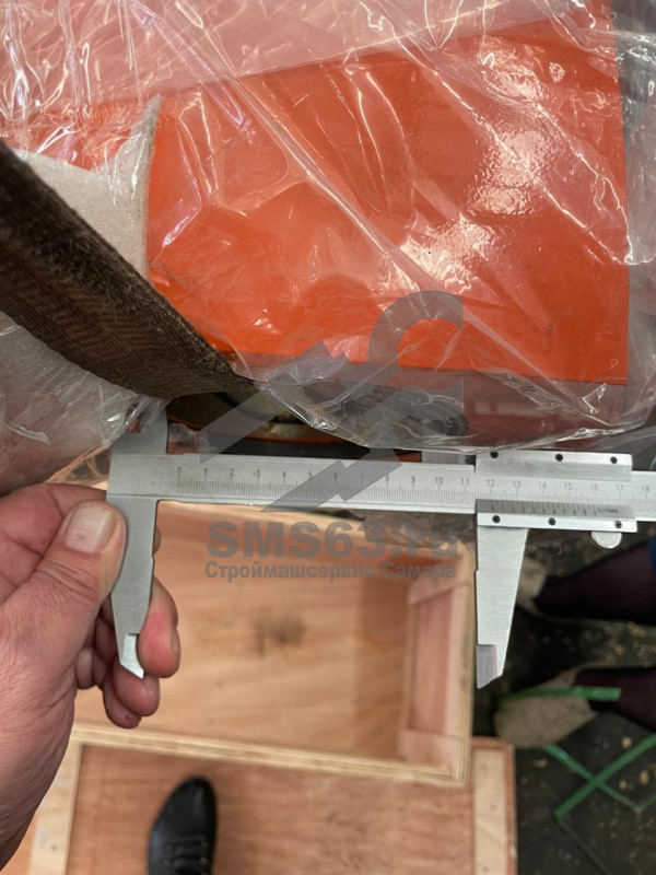 Цилиндр ковша 4440151 без трубок ZX600 ZX650